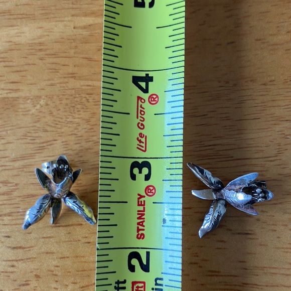 Beautiful Vintage Petite Sterling Orchid Earrings - Picture 8 of 15